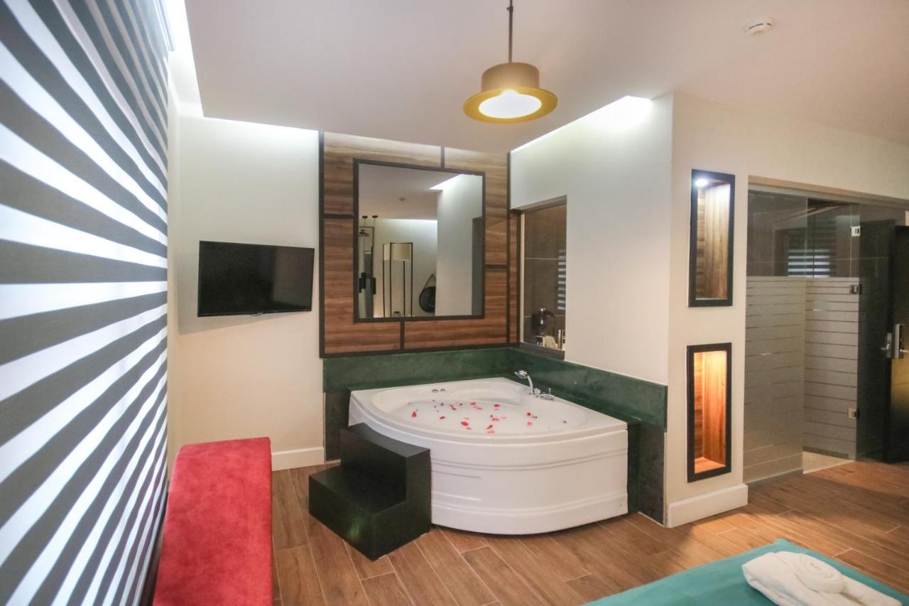 Honeymoon Suite