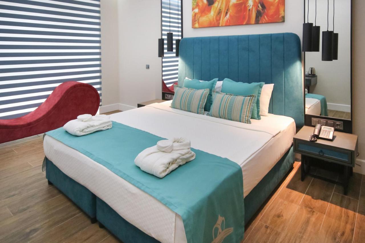 Honeymoon Suite