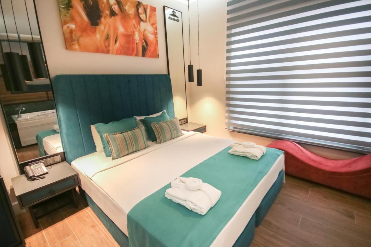 Honeymoon Suite