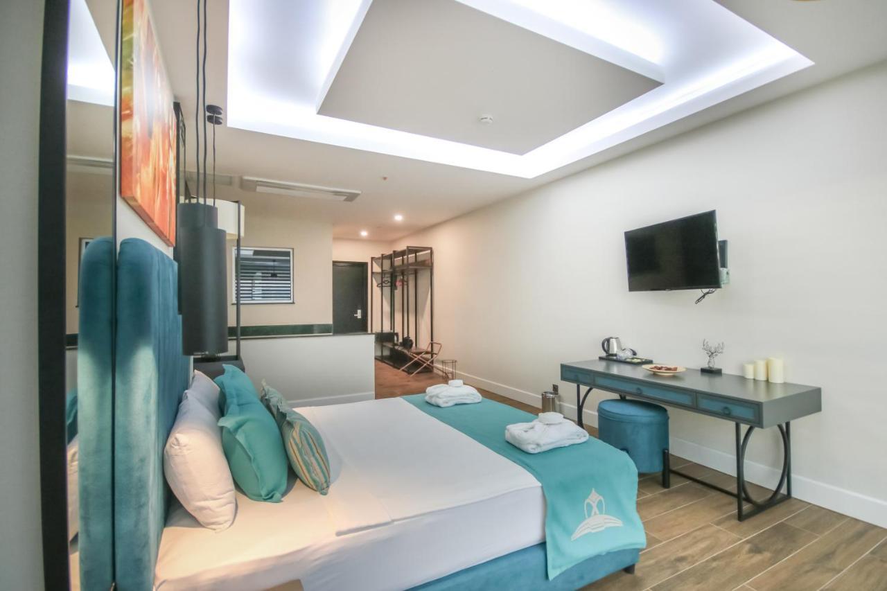 Honeymoon Suite