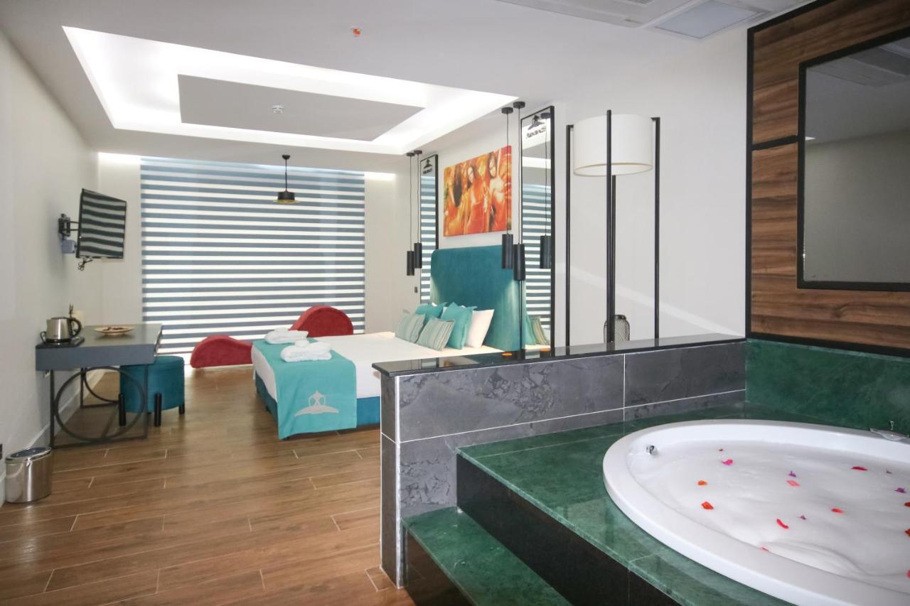 Honeymoon Suite